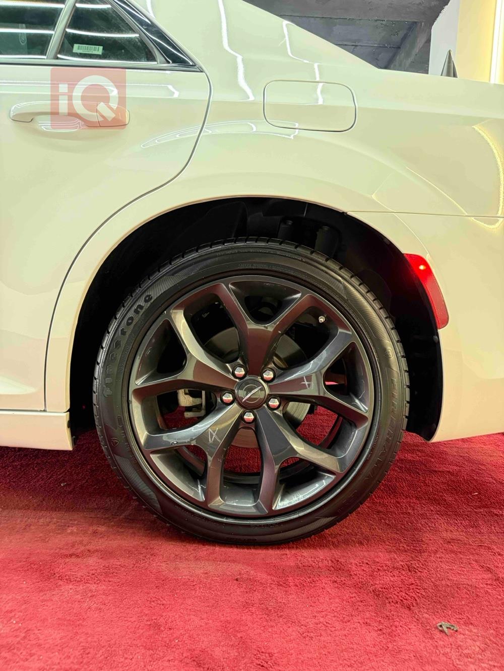 کرایسلەر 300